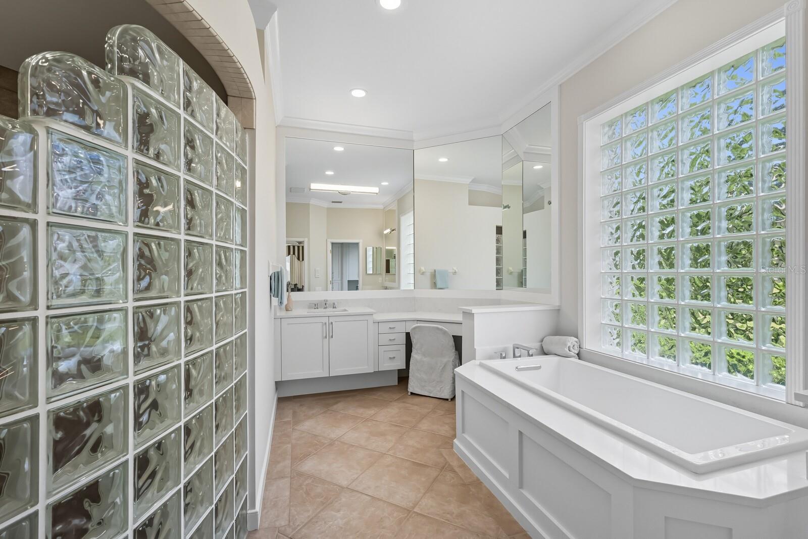 Image 45 of 91 For 8160 Collingwood Court