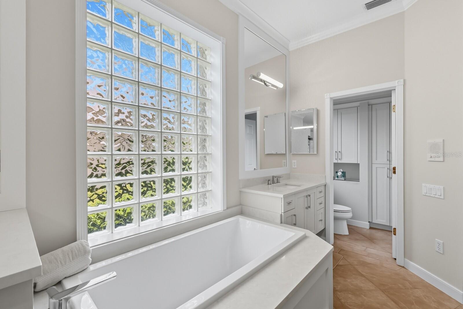 Image 47 of 91 For 8160 Collingwood Court