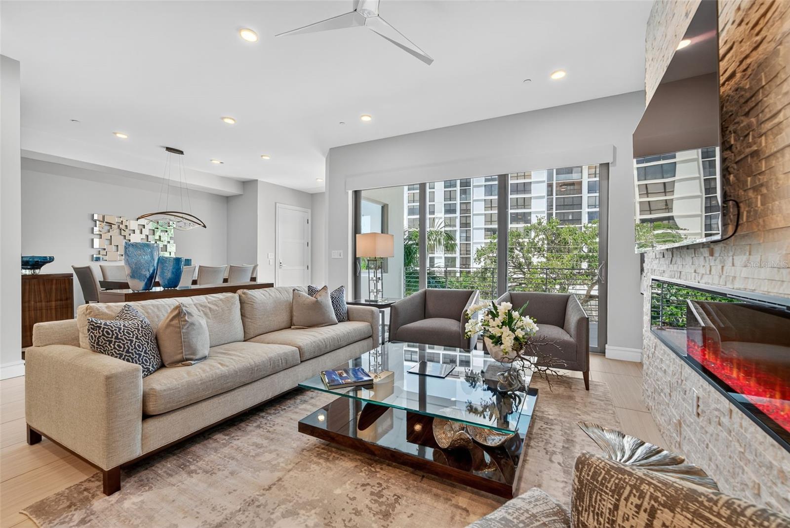Image 11 of 39 For 711 Palm Avenue 303