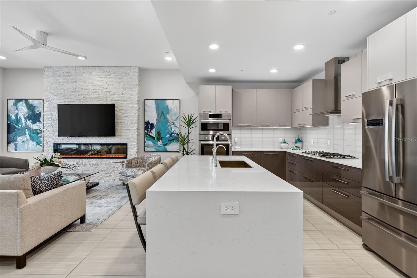 Image 15 of 39 For 711 Palm Avenue 303