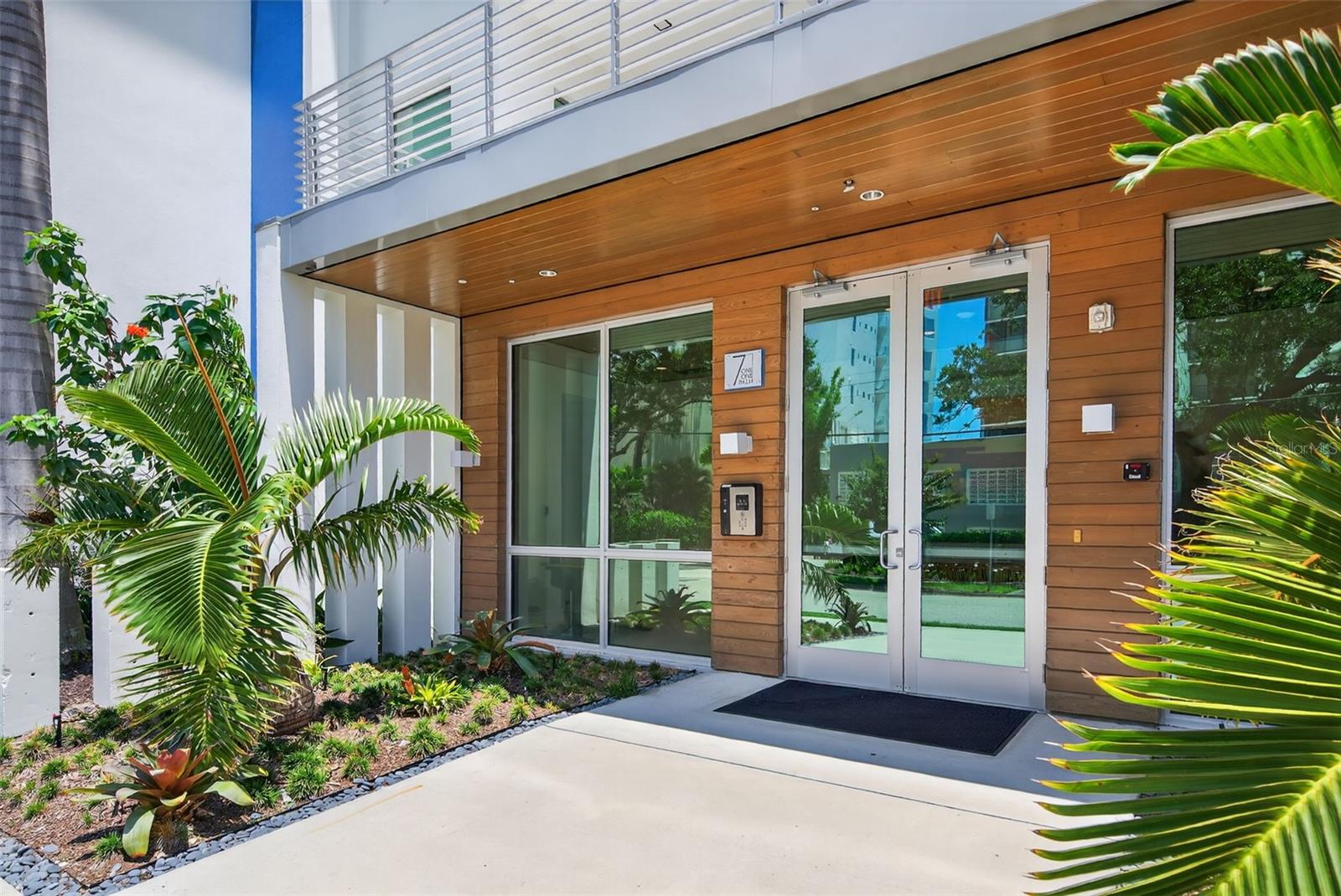 Image 4 of 39 For 711 Palm Avenue 303
