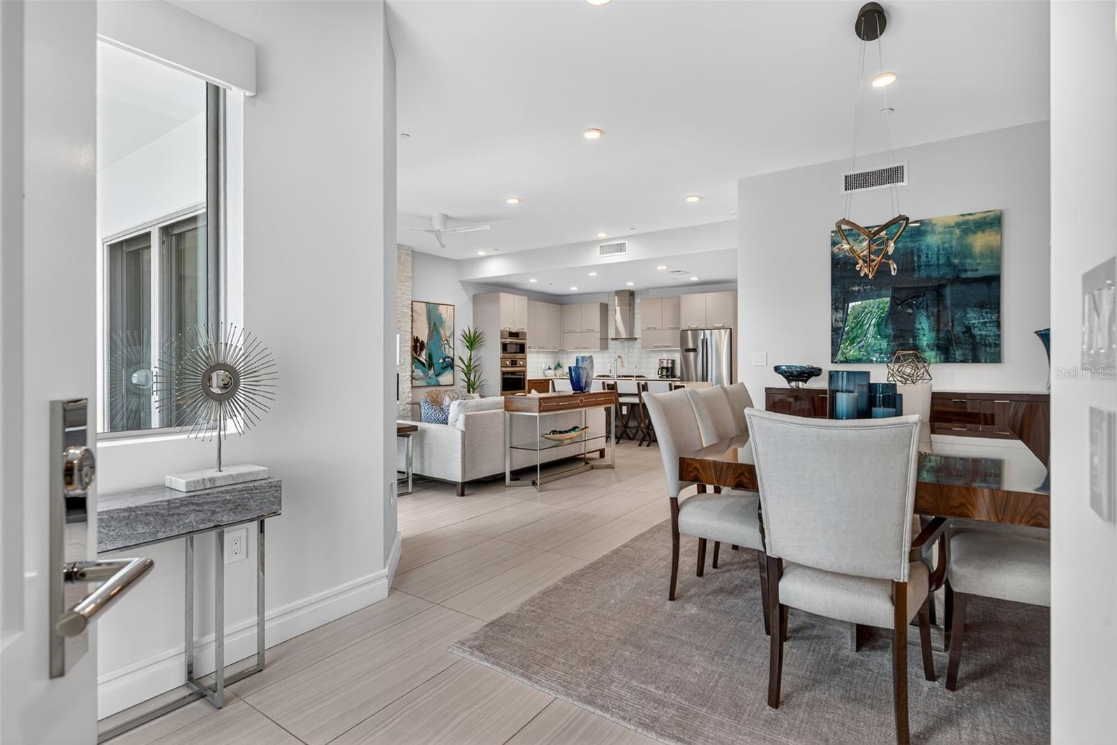 Image 6 of 39 For 711 Palm Avenue 303