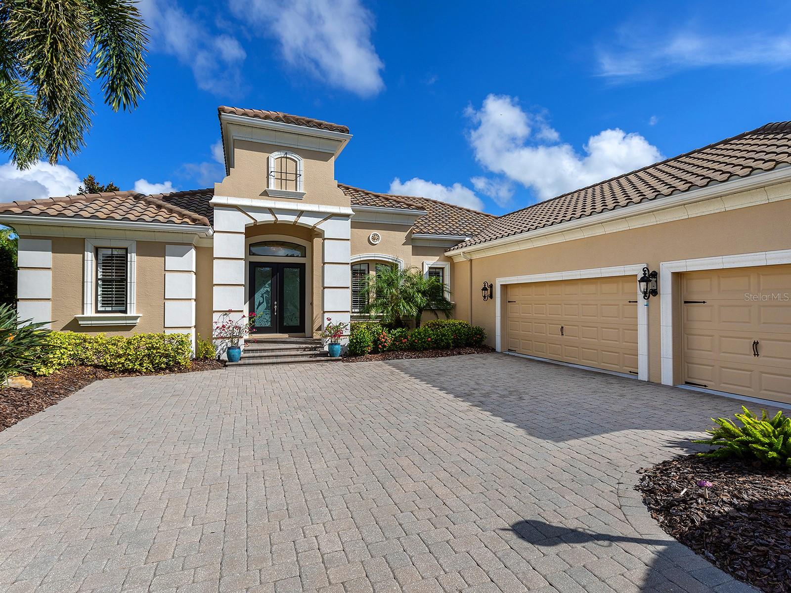 Image 17 of 96 For 15207 Camargo Place