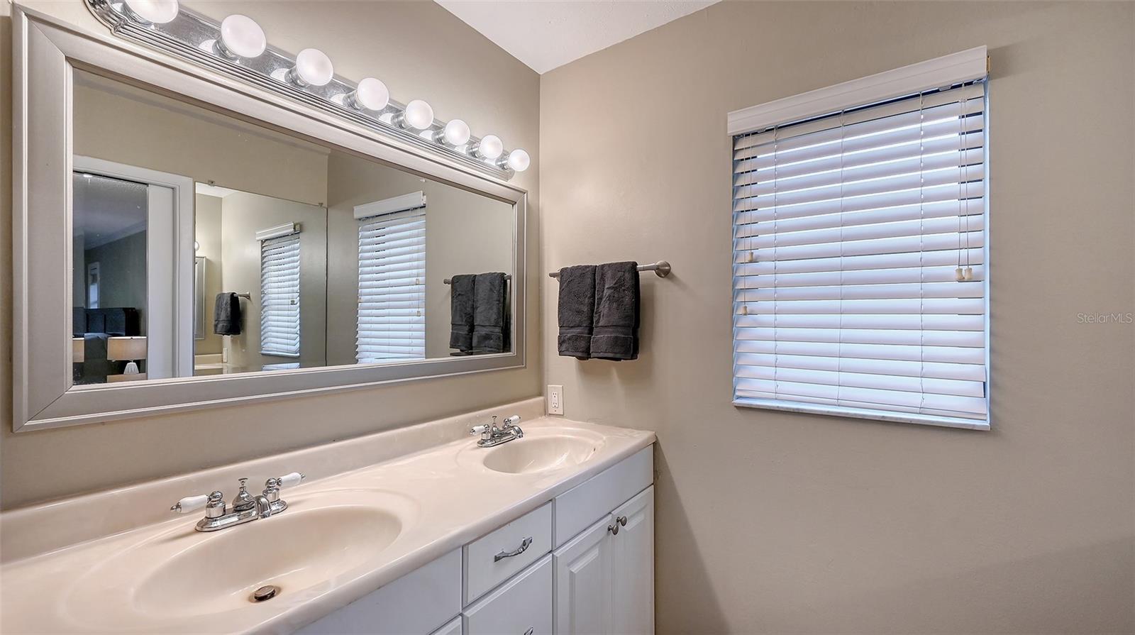 Image 20 of 55 For 4873 Huntleigh Drive