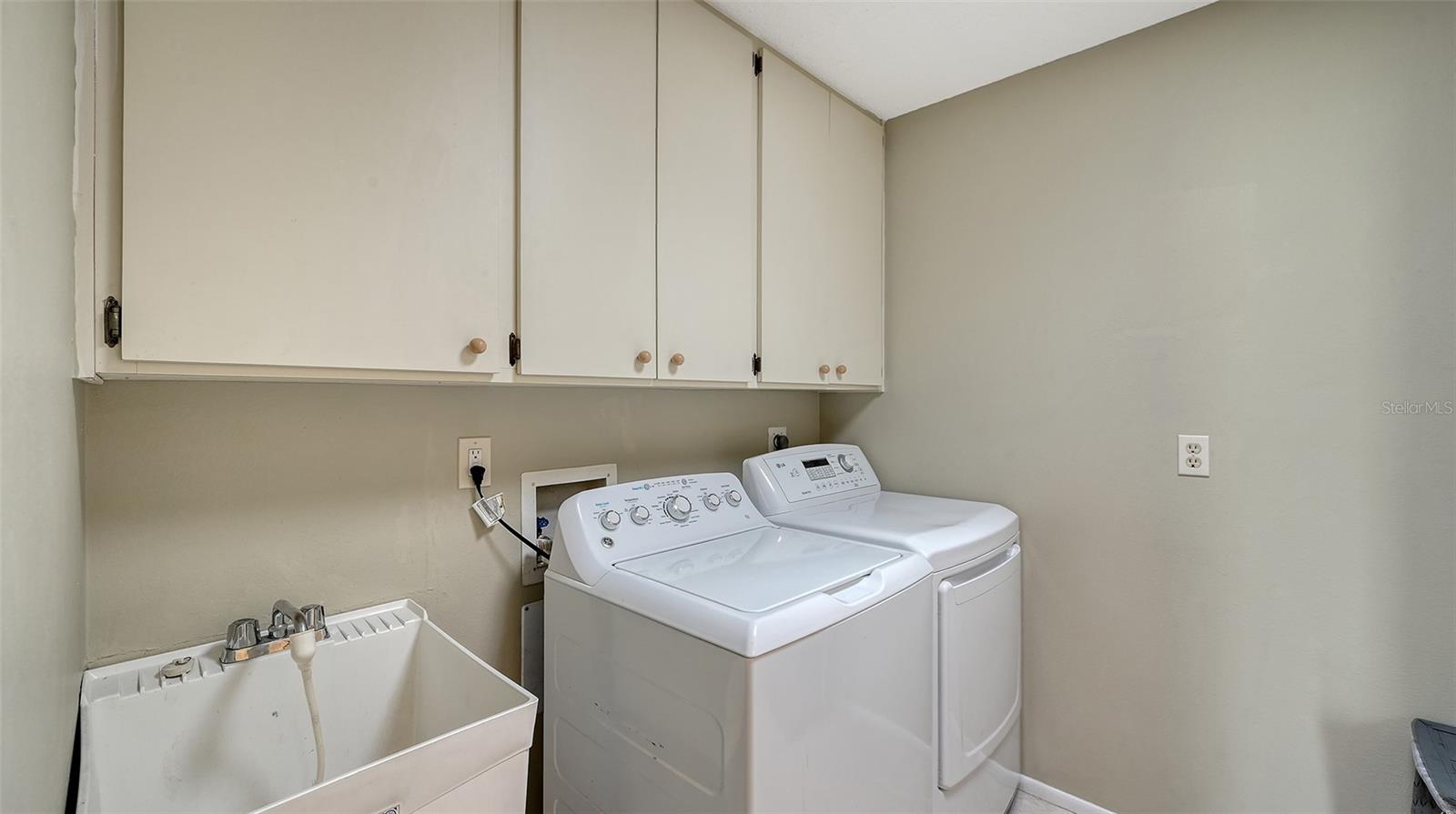 Image 28 of 55 For 4873 Huntleigh Drive