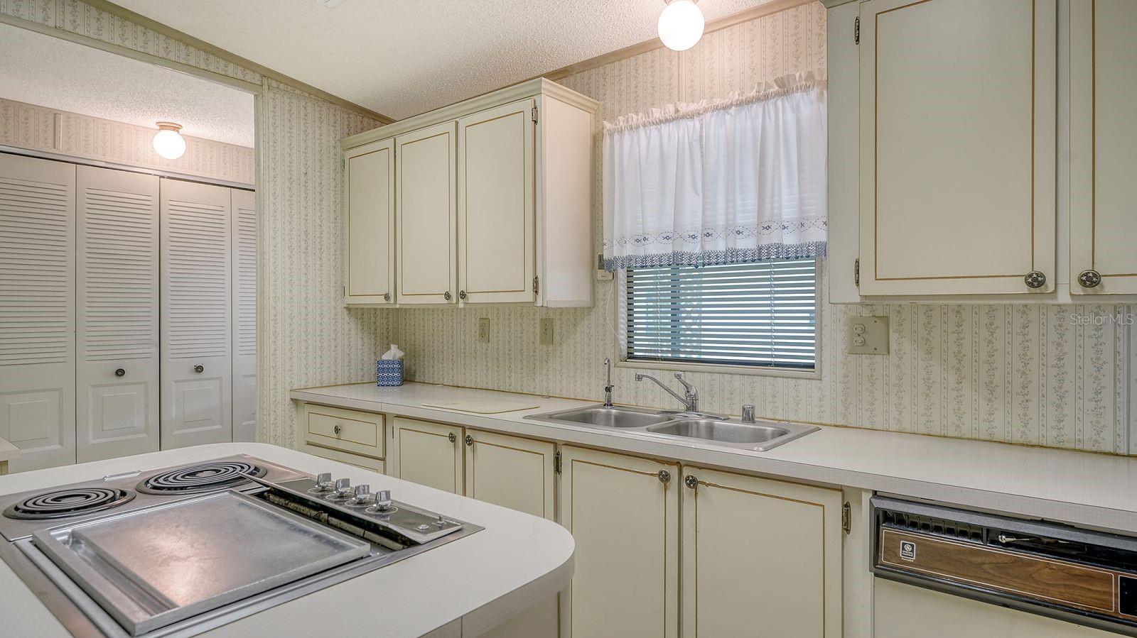 Image 10 of 46 For 85 Southwinds Drive