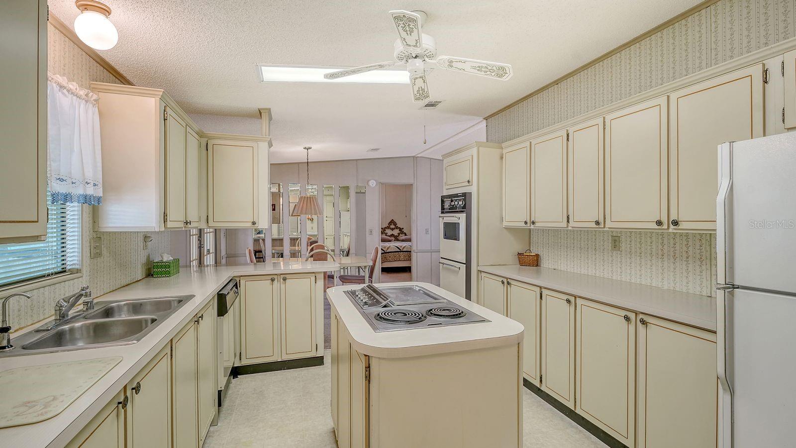 Image 11 of 46 For 85 Southwinds Drive