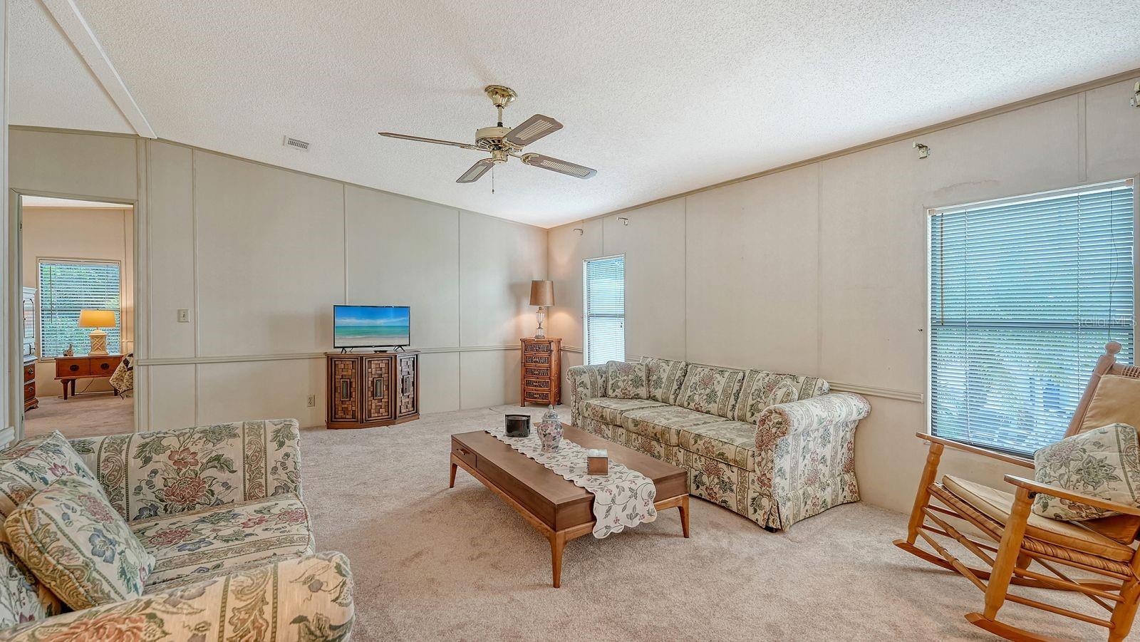Image 18 of 46 For 85 Southwinds Drive