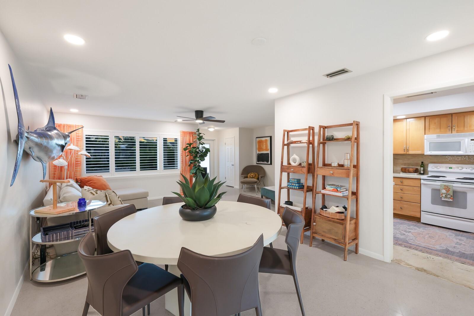 Image 11 of 37 For 10008 Spoonbill Road E