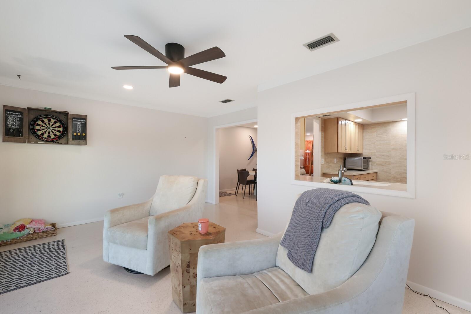 Image 14 of 37 For 10008 Spoonbill Road E