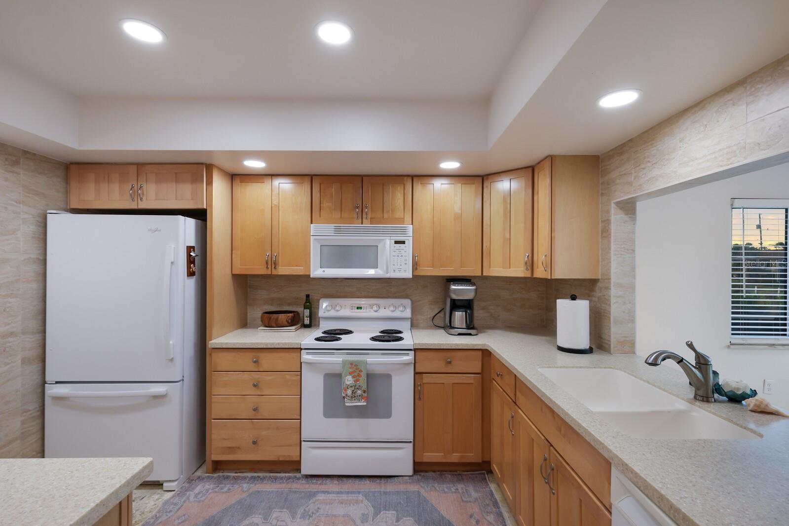 Image 16 of 37 For 10008 Spoonbill Road E