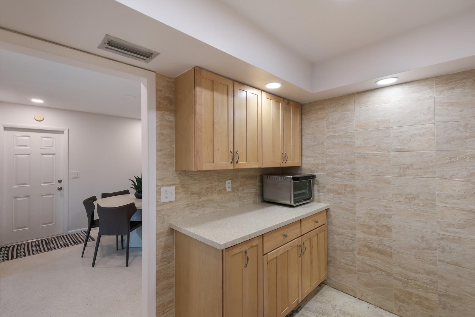 Image 18 of 37 For 10008 Spoonbill Road E