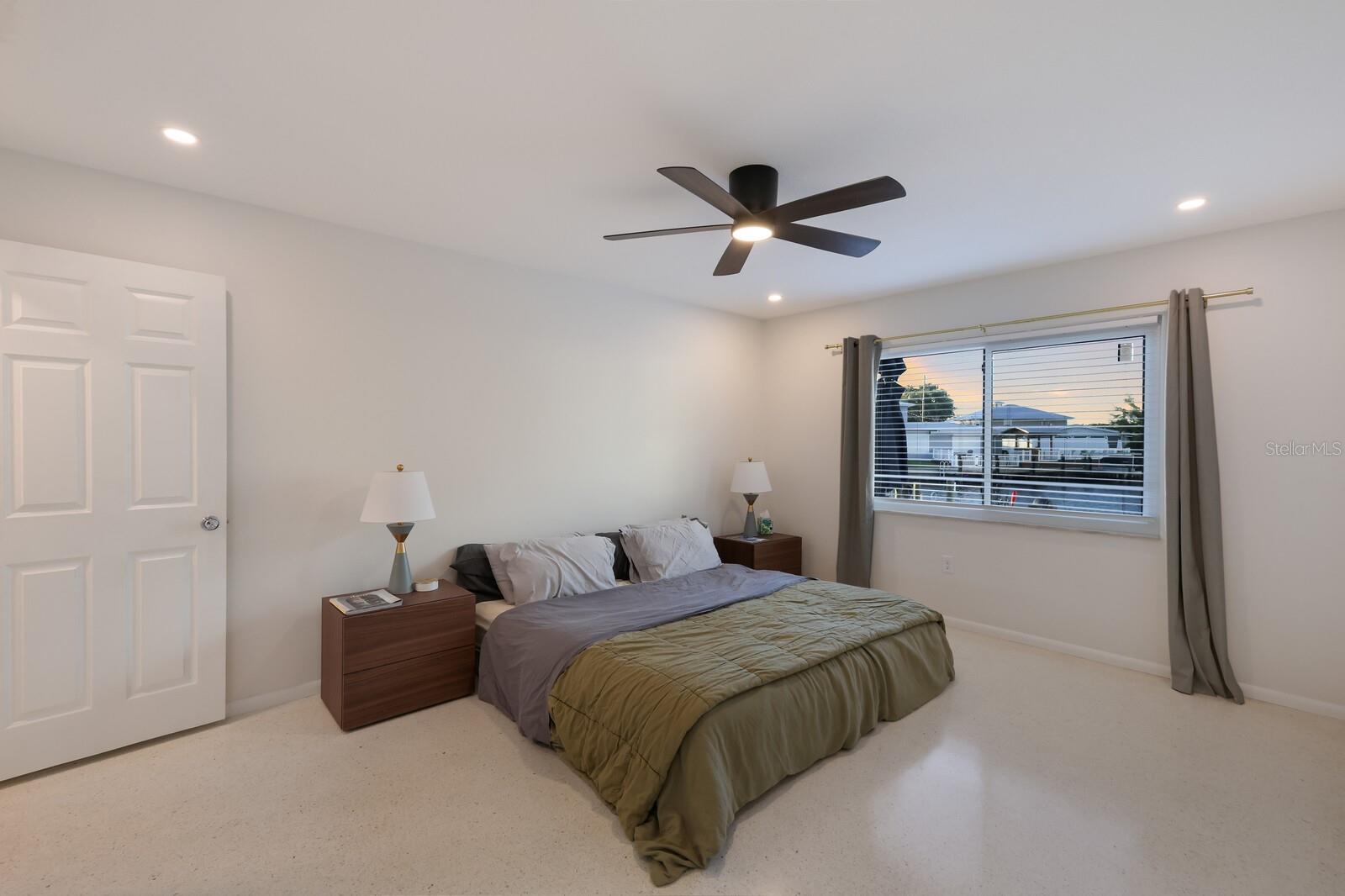 Image 21 of 37 For 10008 Spoonbill Road E