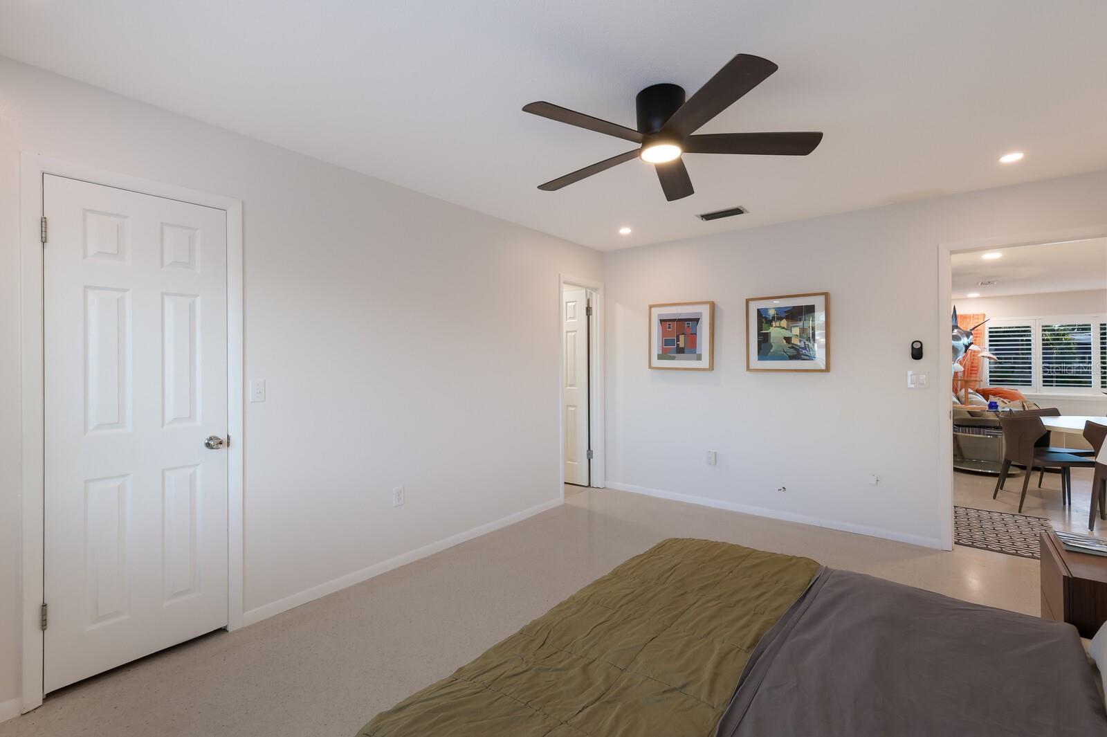 Image 22 of 37 For 10008 Spoonbill Road E