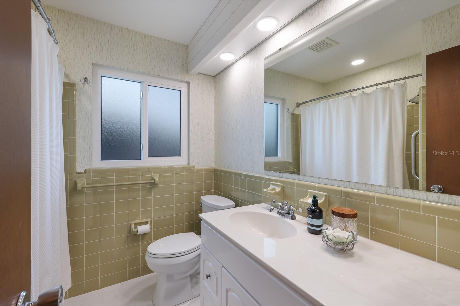 Image 25 of 37 For 10008 Spoonbill Road E