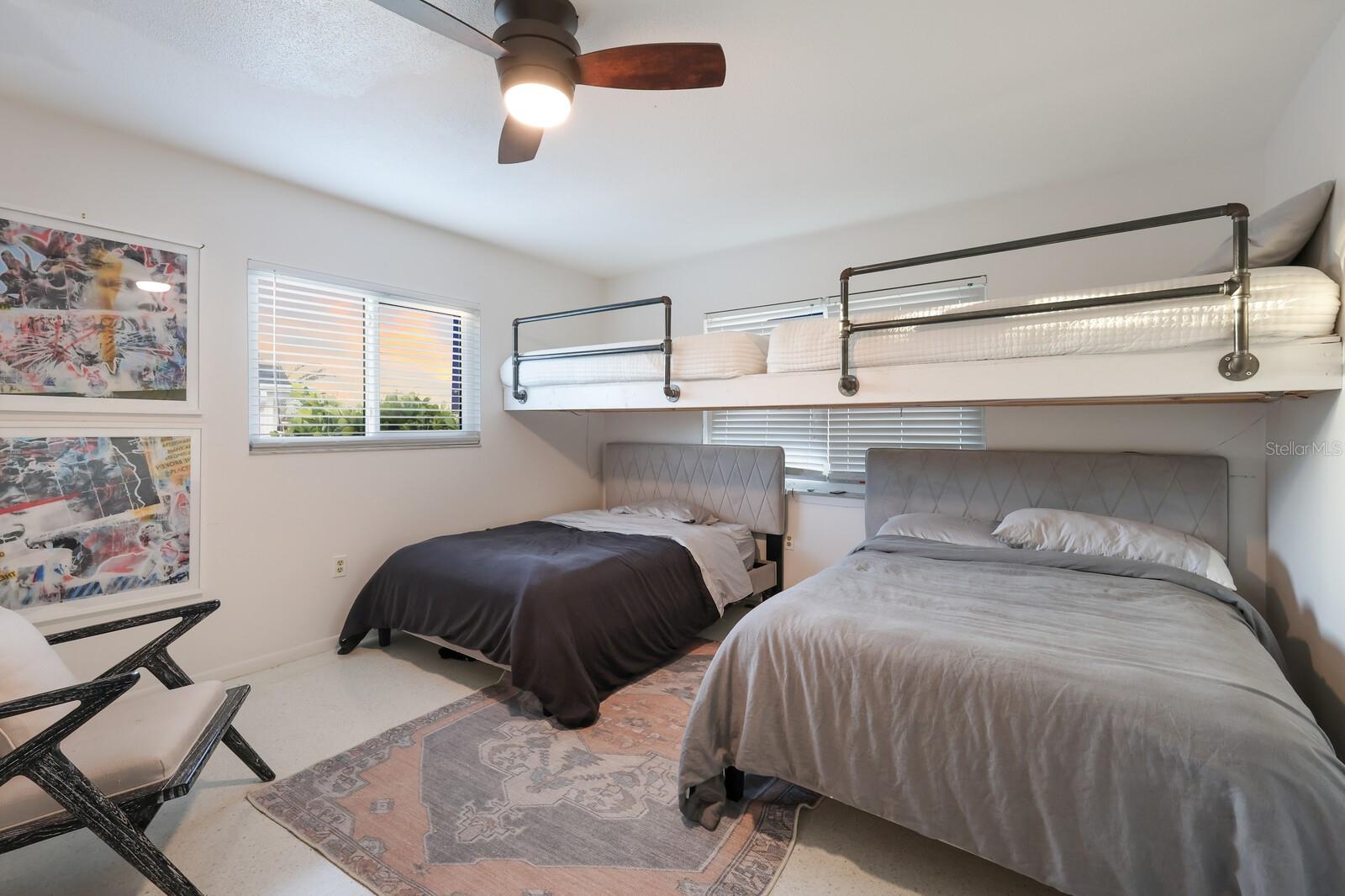 Image 26 of 37 For 10008 Spoonbill Road E