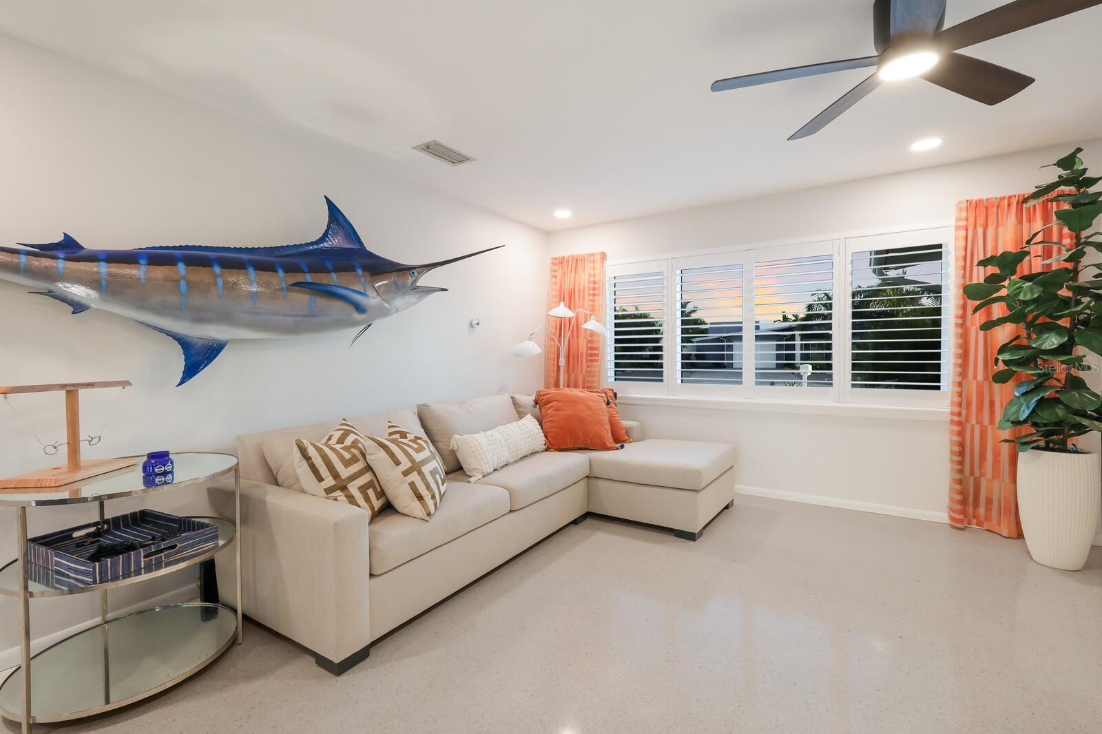 Image 7 of 37 For 10008 Spoonbill Road E