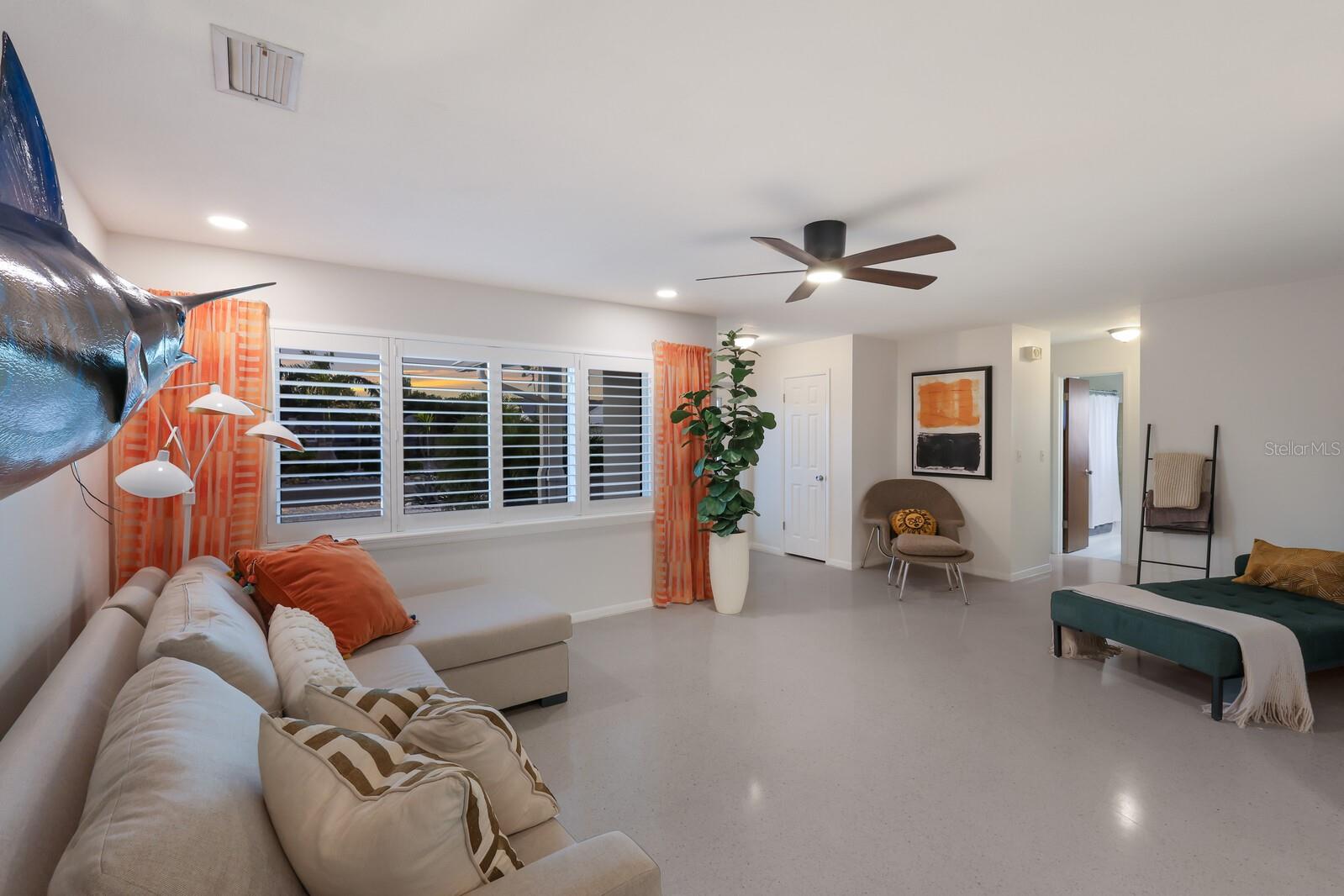 Image 8 of 37 For 10008 Spoonbill Road E