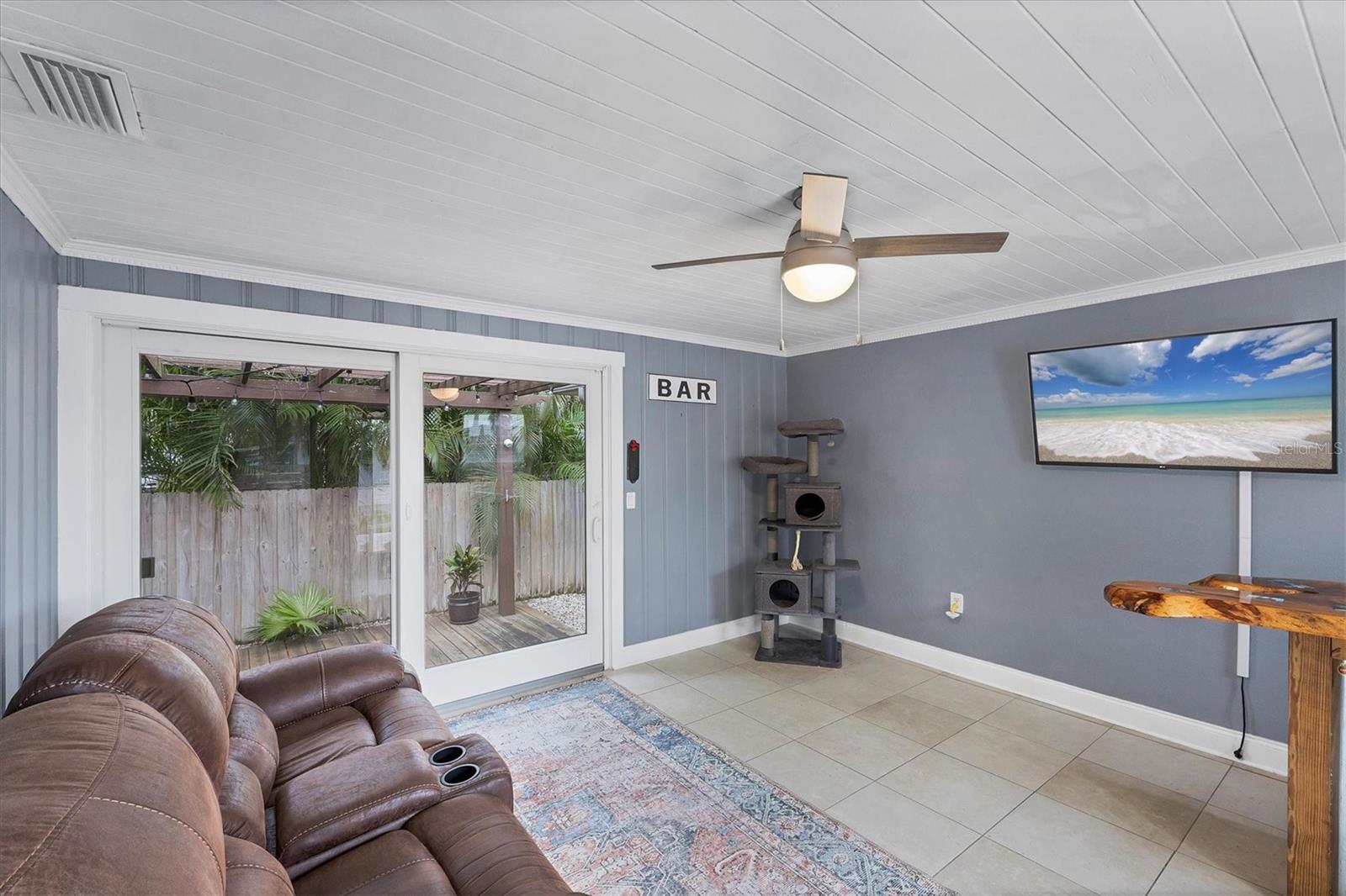 Image 23 of 51 For 202 22nd Street W