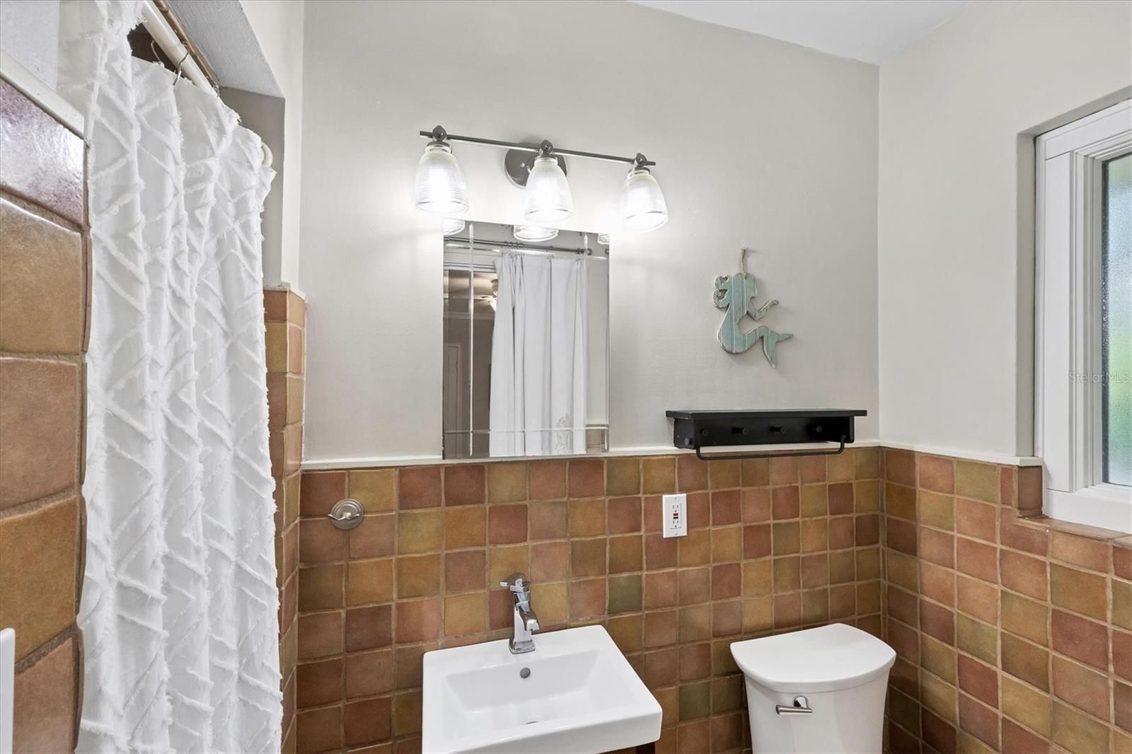 Image 27 of 51 For 202 22nd Street W