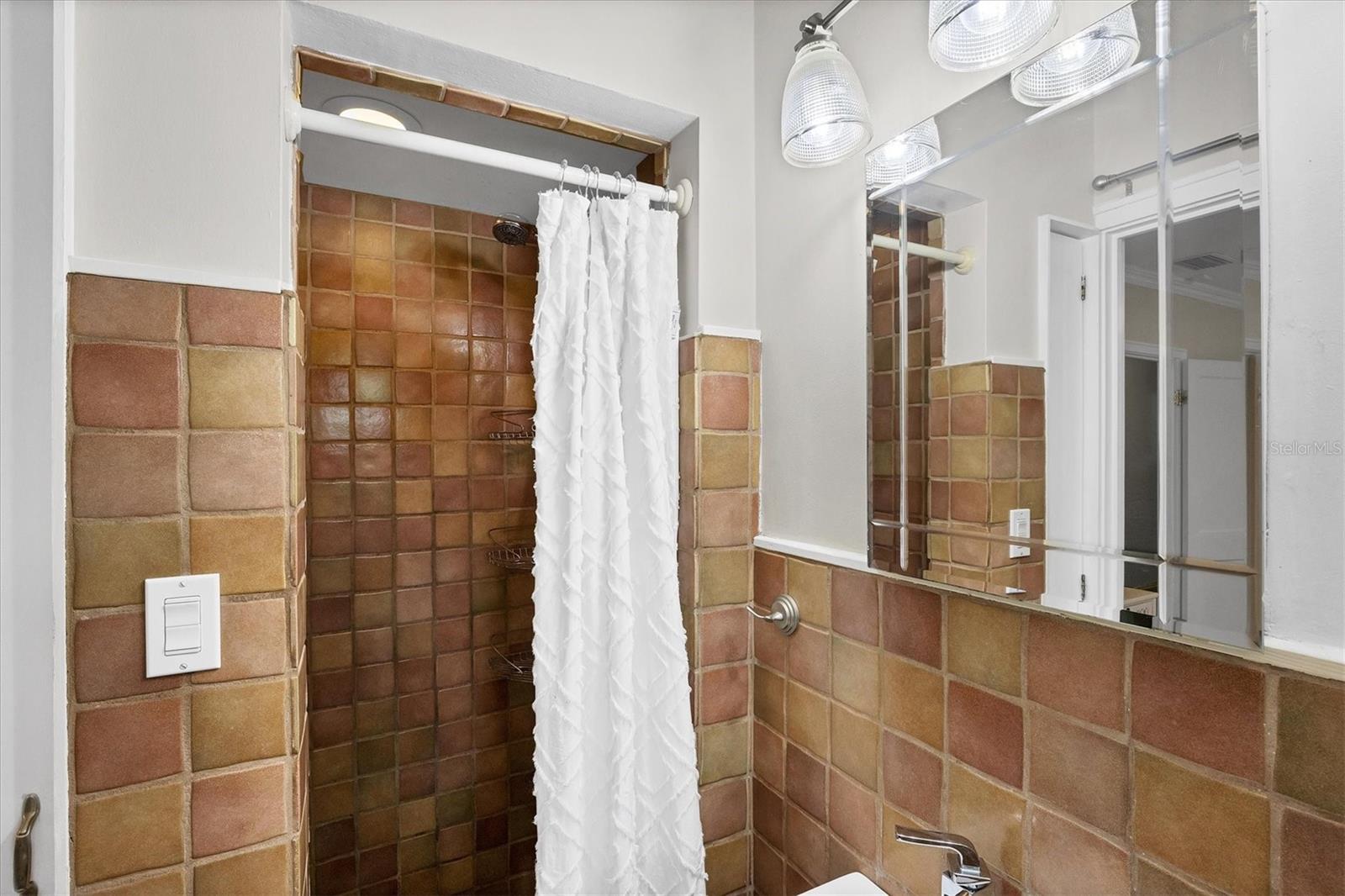 Image 28 of 51 For 202 22nd Street W
