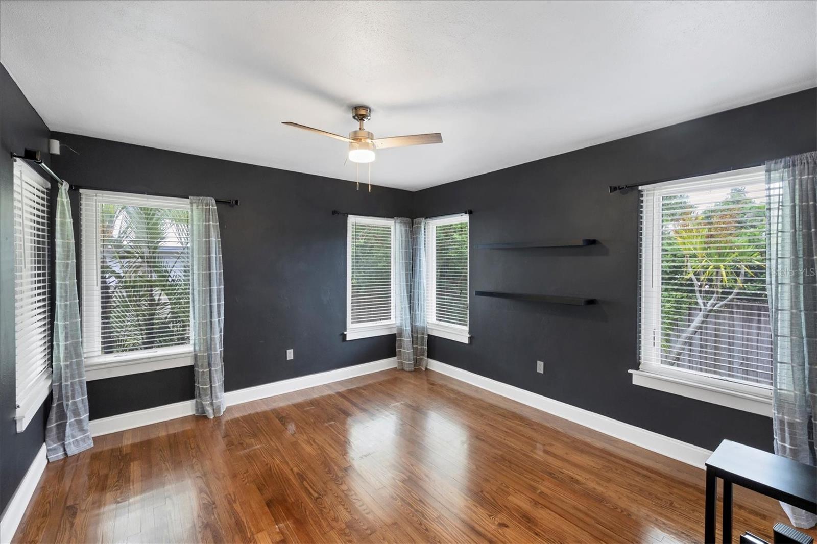 Image 29 of 51 For 202 22nd Street W