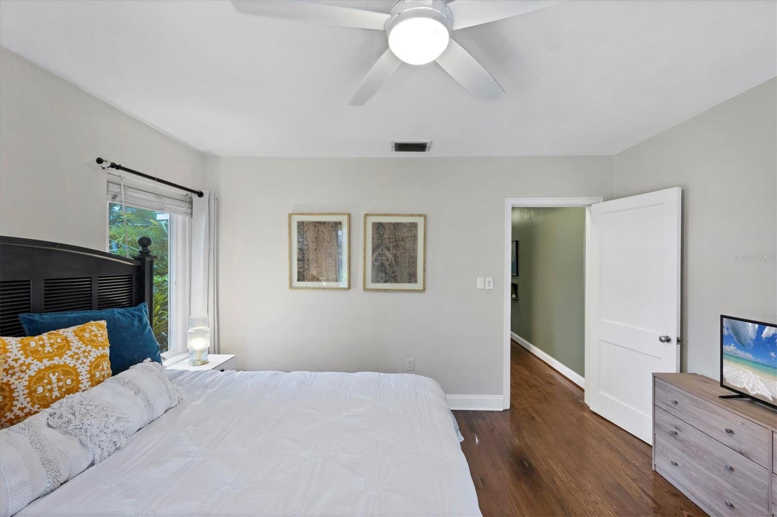 Image 33 of 51 For 202 22nd Street W