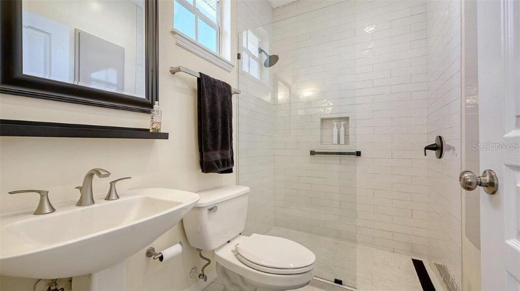 Image 33 of 43 For 4922 Commonwealth Drive