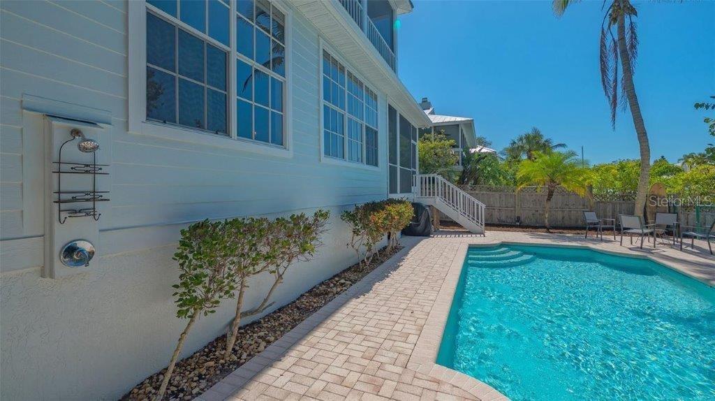 Image 35 of 43 For 4922 Commonwealth Drive