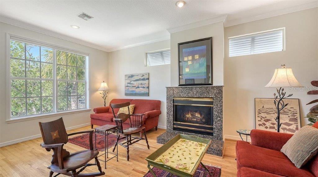 Image 8 of 43 For 4922 Commonwealth Drive