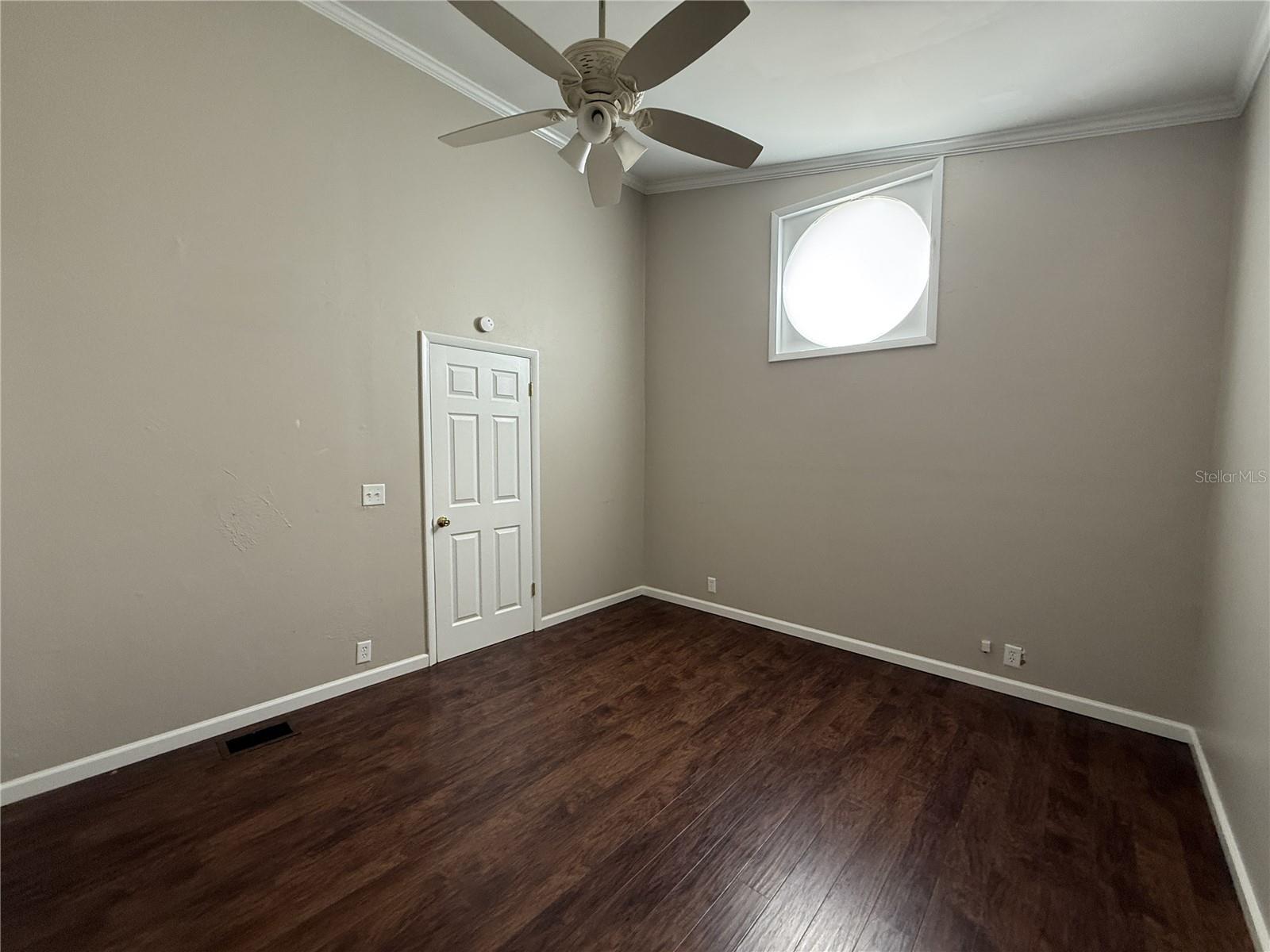 Image 10 of 26 For 217 6th Street E