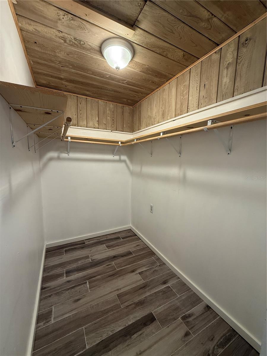 Image 14 of 26 For 217 6th Street E