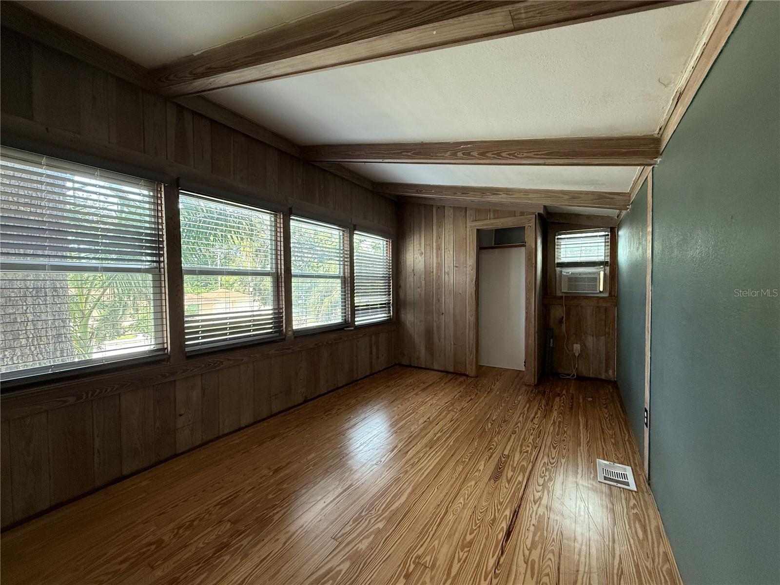 Image 17 of 26 For 217 6th Street E