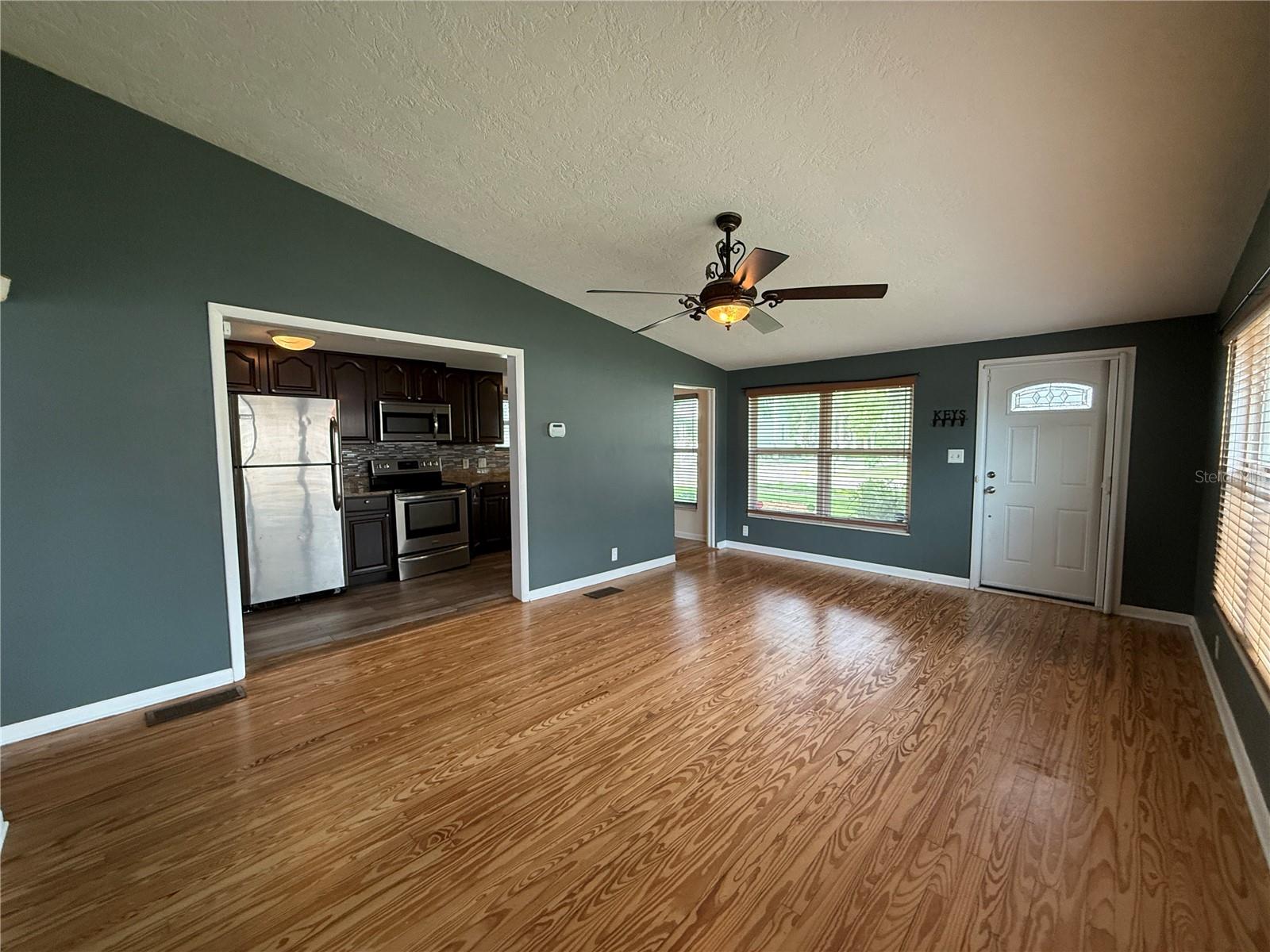 Image 3 of 26 For 217 6th Street E
