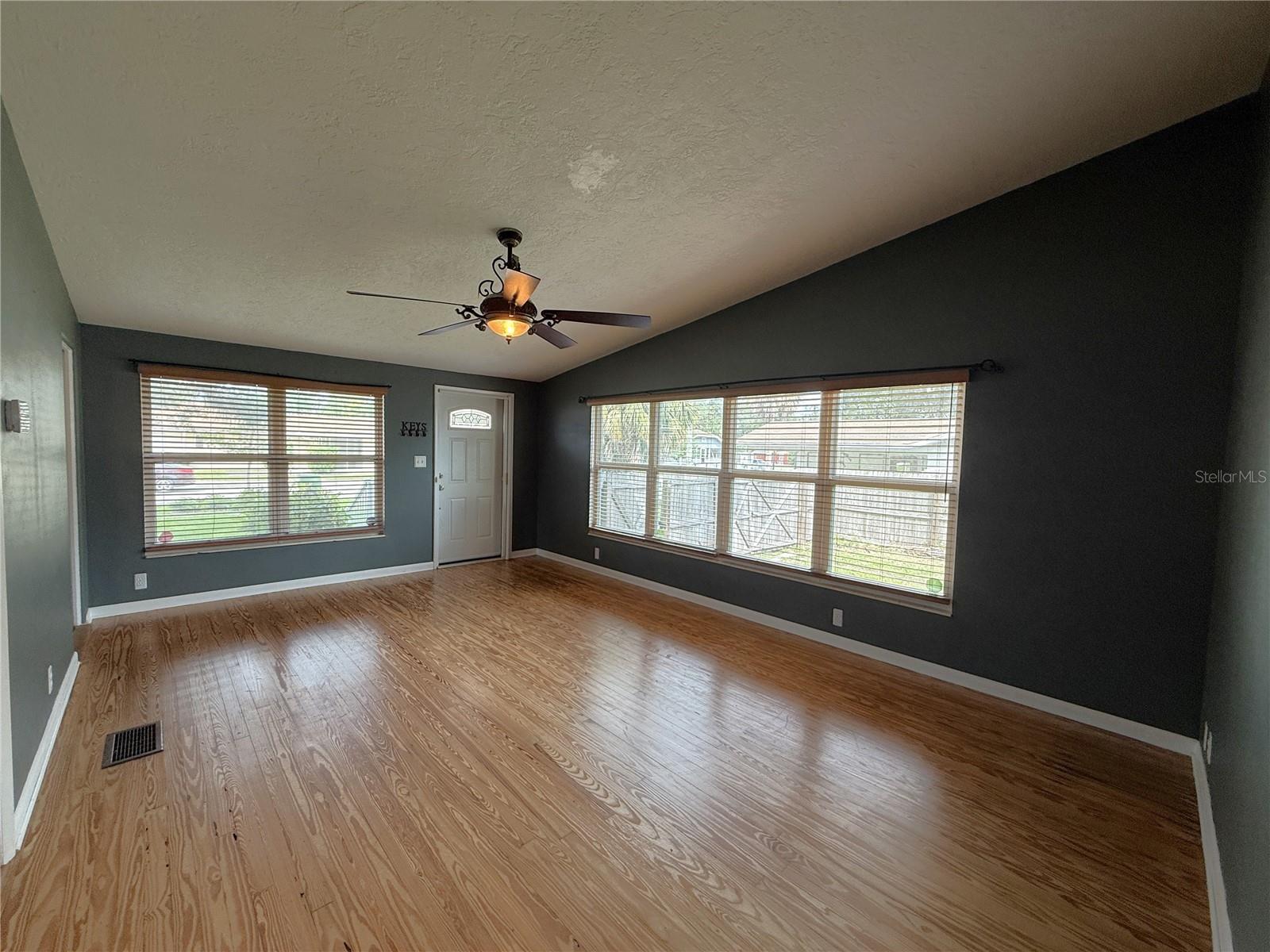 Image 4 of 26 For 217 6th Street E