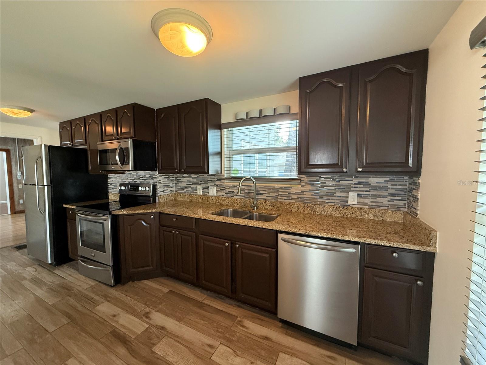 Image 5 of 26 For 217 6th Street E