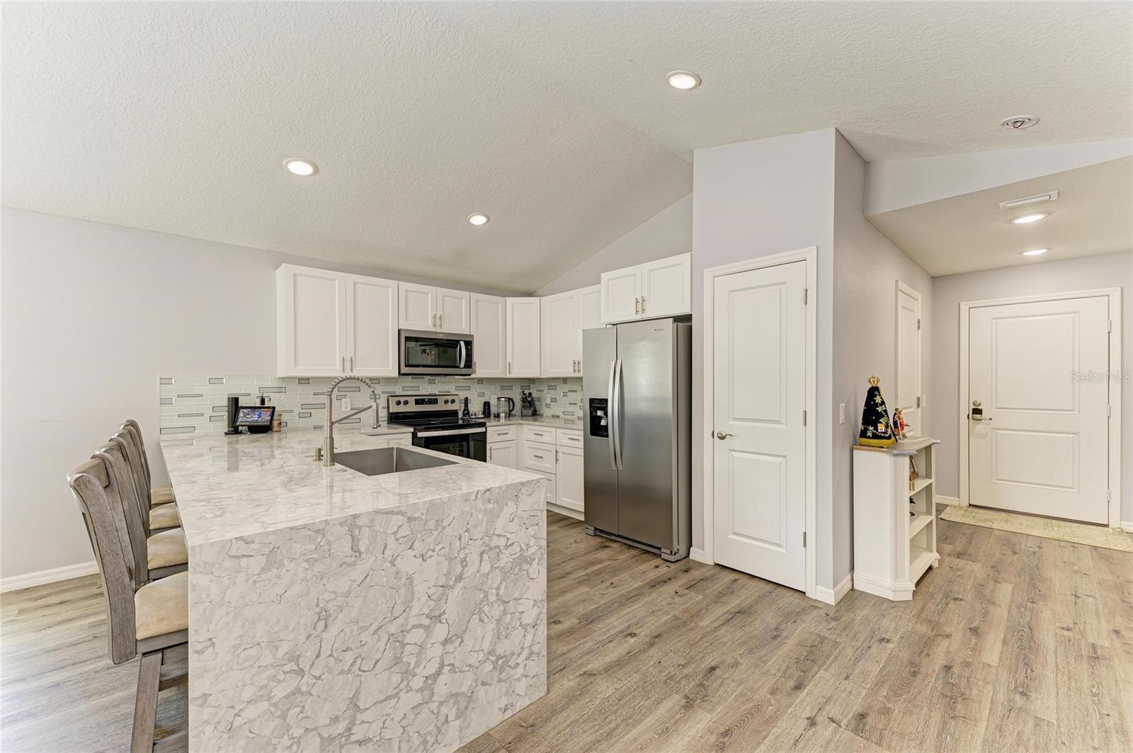 Image 12 of 30 For 827 Bacon Avenue