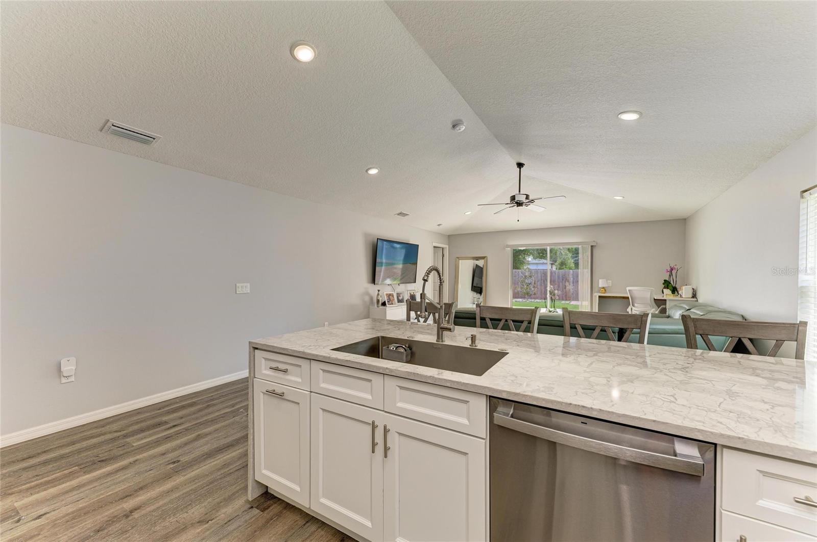 Image 14 of 30 For 827 Bacon Avenue