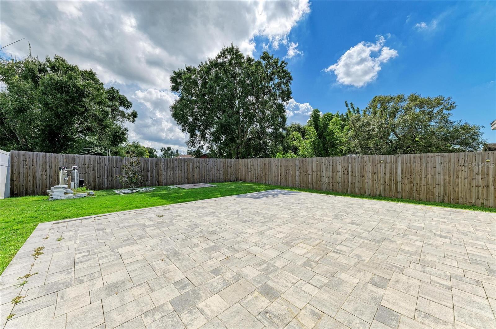 Image 21 of 30 For 827 Bacon Avenue