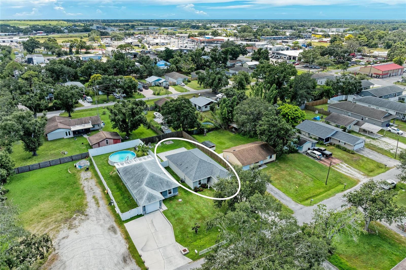Image 4 of 30 For 827 Bacon Avenue