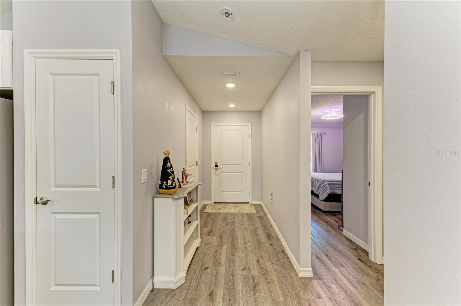 Image 9 of 30 For 827 Bacon Avenue
