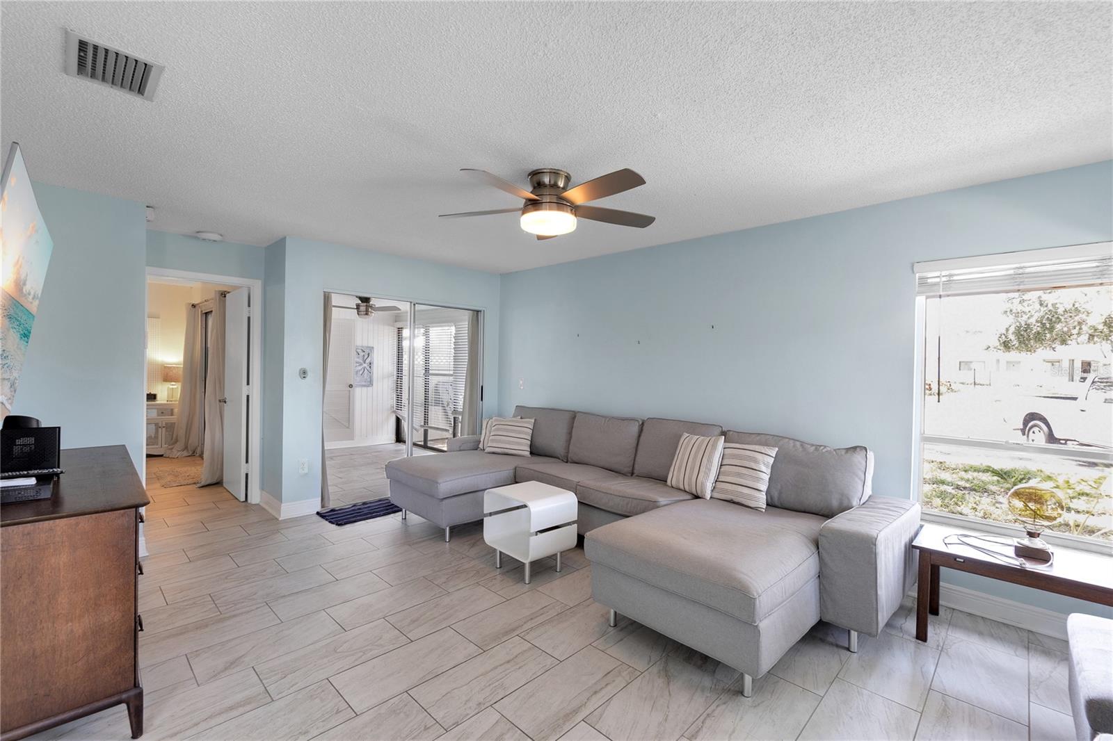 Image 3 of 25 For 2808 29th Avenue W
