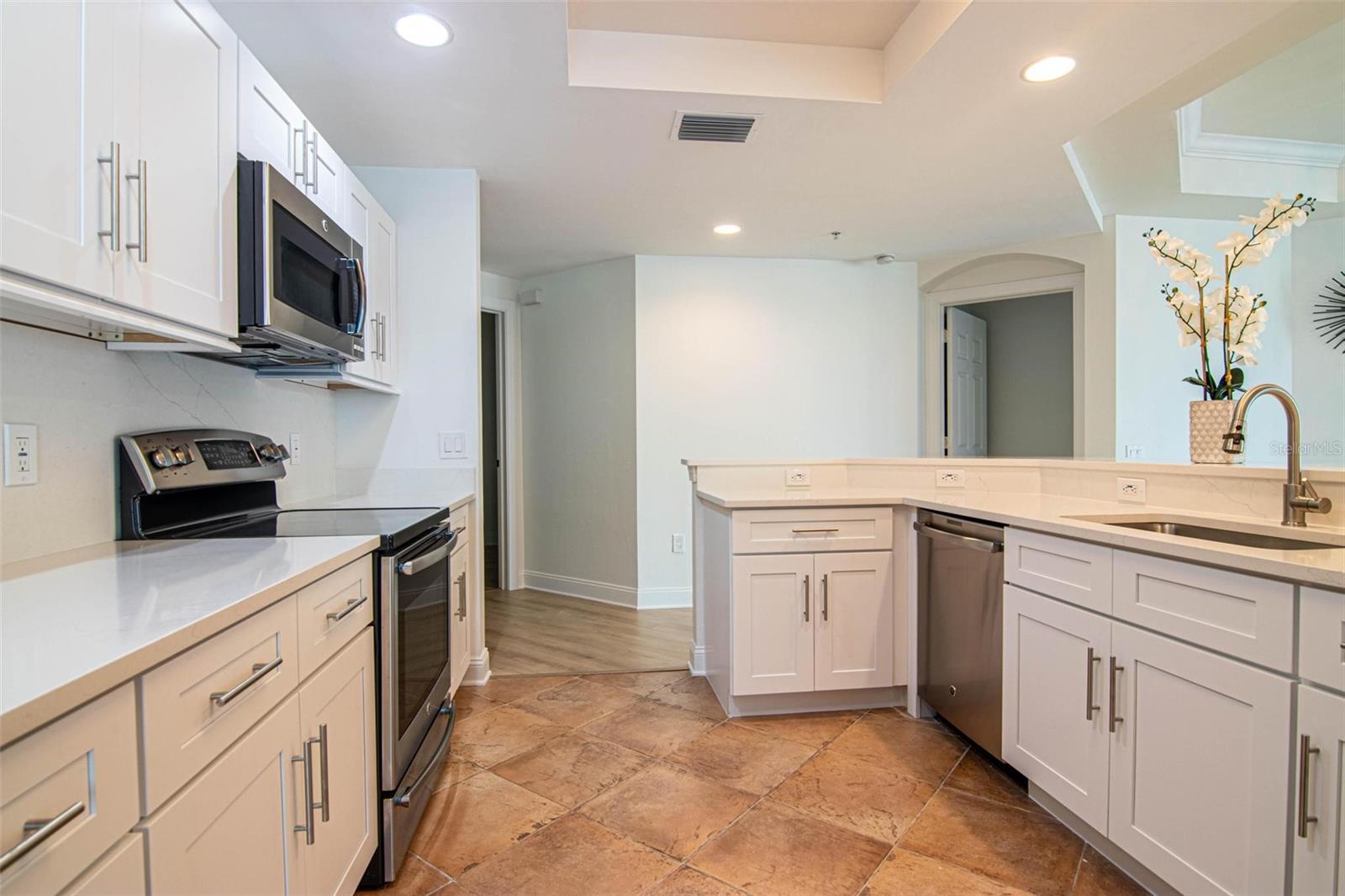 Image 13 of 52 For 2743 1st Street 406