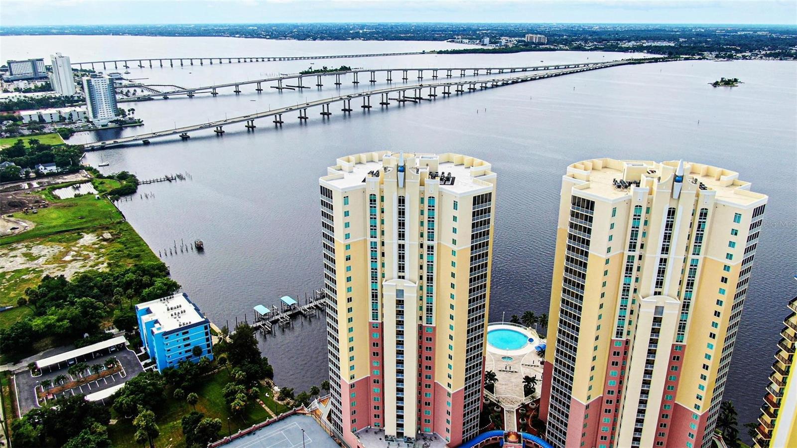 Image 19 of 52 For 2743 1st Street 406