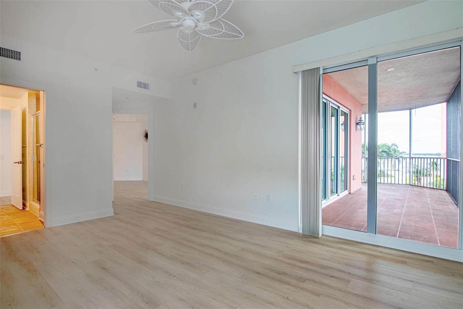 Image 38 of 52 For 2743 1st Street 406