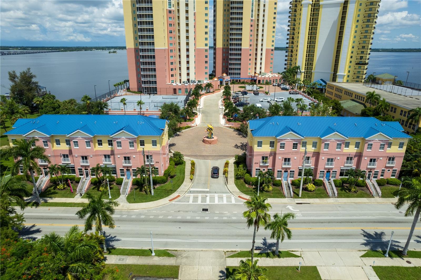 Image 4 of 52 For 2743 1st Street 406