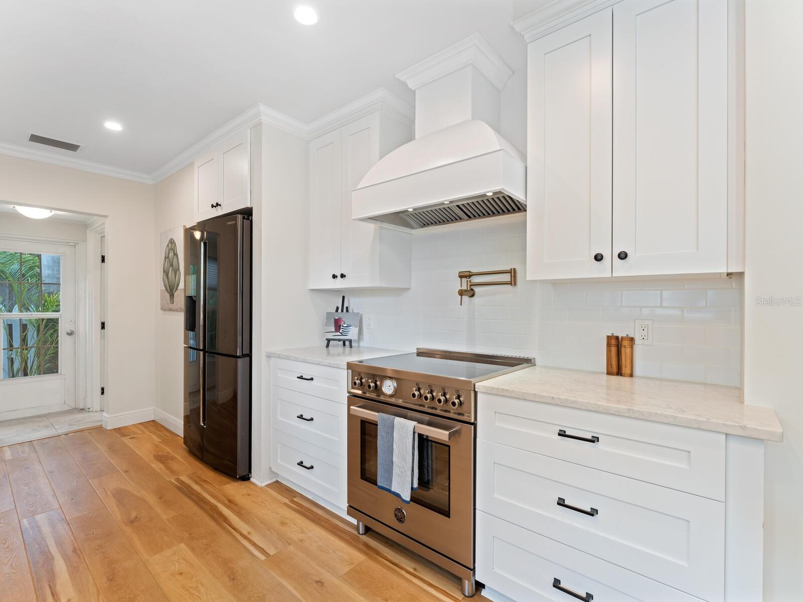 Image 12 of 30 For 1846 Lincoln Drive