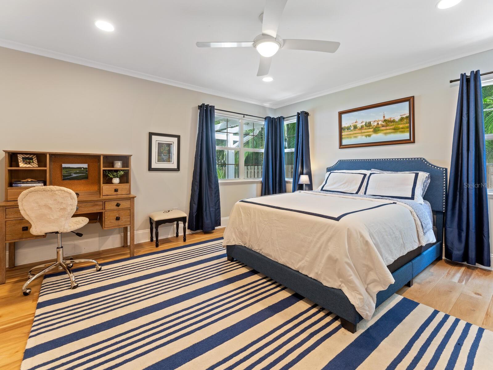 Image 23 of 30 For 1846 Lincoln Drive