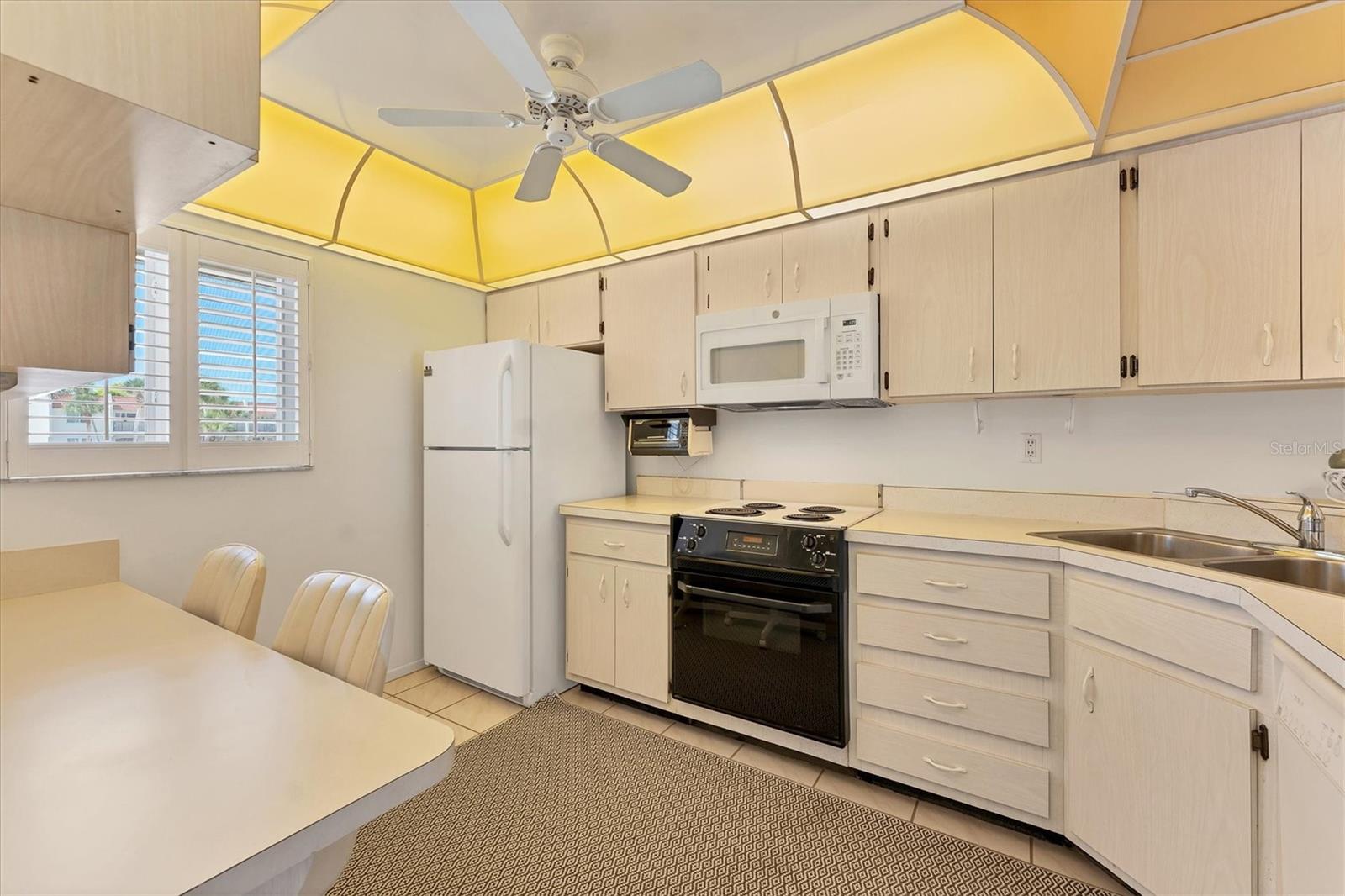 Image 22 of 84 For 240 Santa Maria Street 224