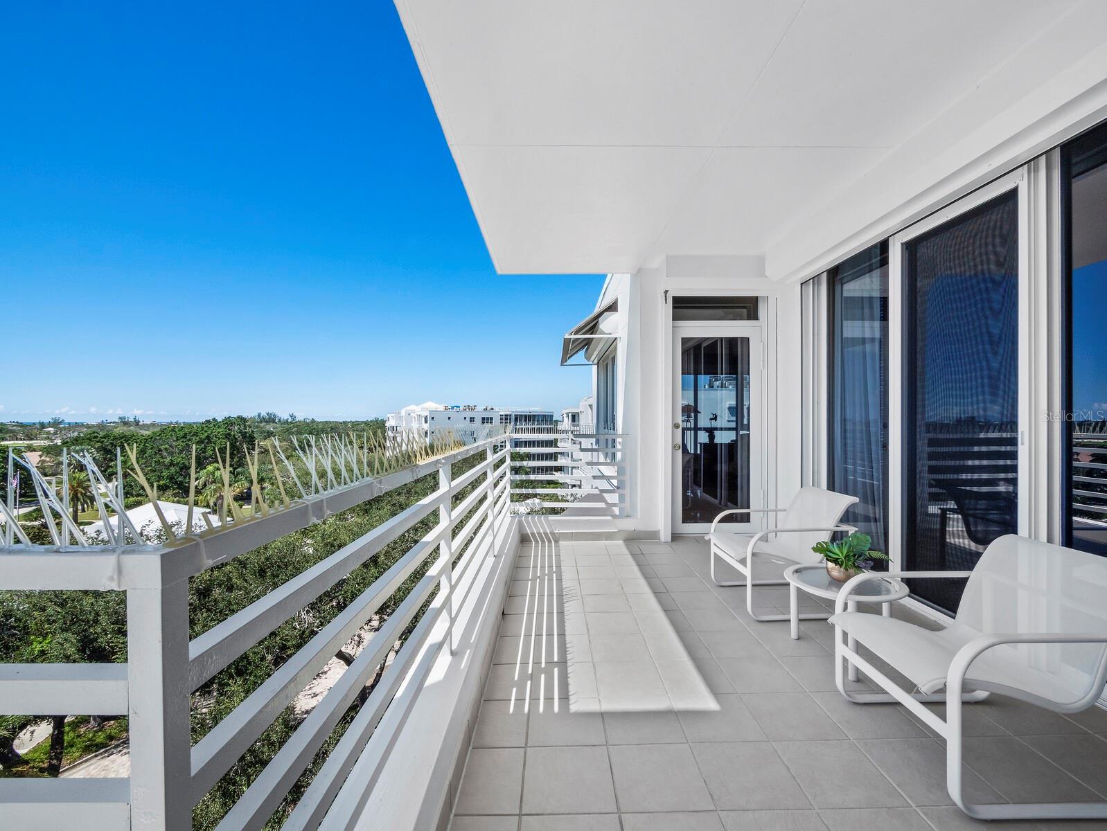 Image 19 of 74 For 2410 Harbourside Drive 151